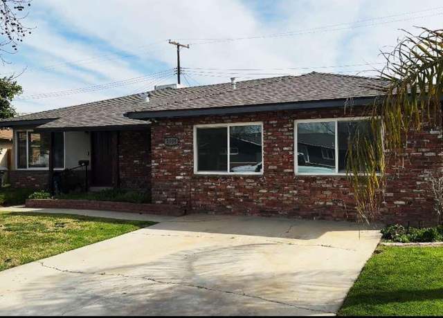 Property at 2009 N Kensington Way, Hanford, CA 93230, 3 beds, 2 baths