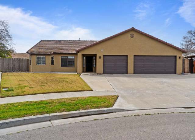 Property at 711 Cambria Ct, Lemoore, CA 93245, 3 beds, 2 baths