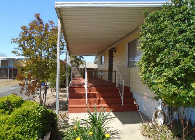 Property at 852 E Grangeville Blvd, Hanford, CA 93230, 2 beds, 1 bath