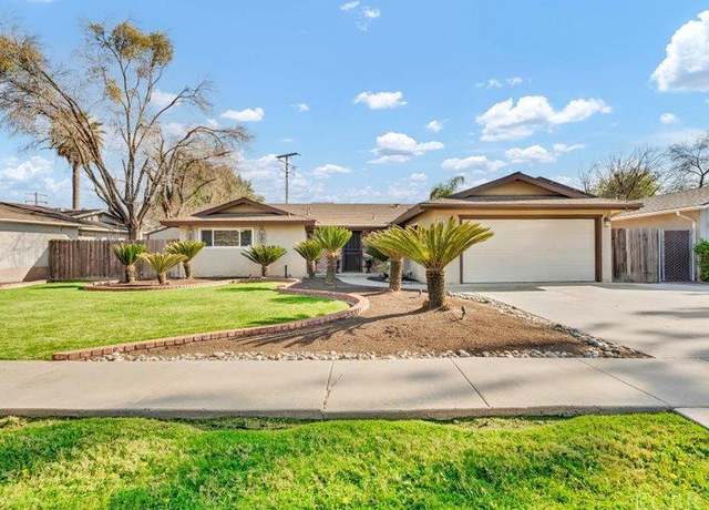 Property at 1005 Raymond Rd, Hanford, CA 93230, 3 beds, 2 baths