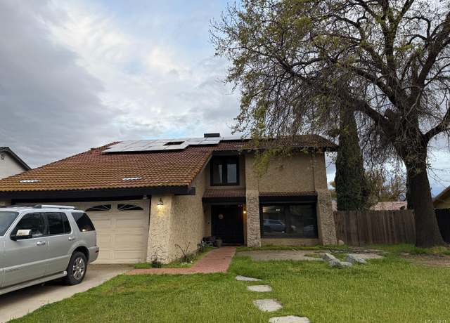 Property at 833 Mike Ln, Lemoore, CA 93245, 5 beds, 3 baths