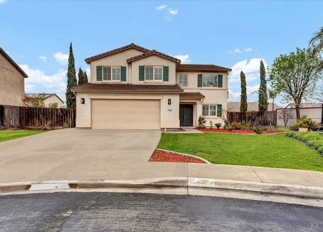 Property at 2028 W Picadilly Ln W, Hanford, CA 93230, 5 beds, 2.5 baths