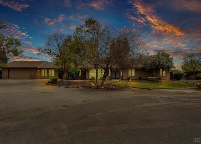 Property at 2043 Kings Rd, Hanford, CA 93230, 3 beds, 2 baths