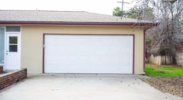 Photo of 121 N Cambridge Dr, Lemoore, CA 93245