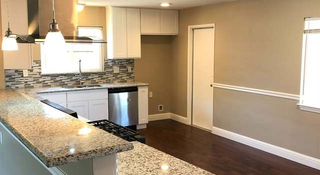 Photo of 950 Banyan Dr, Lemoore, CA 93245
