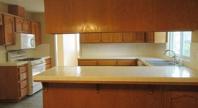Photo of 3208 Holly Ct, Hanford, CA 93230