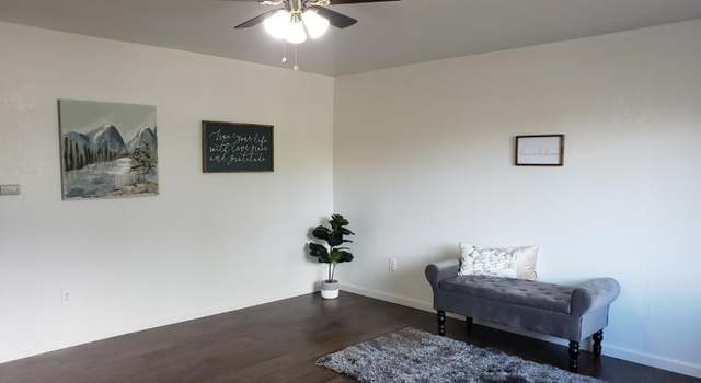 Photo of 323 W Malone St, Hanford, CA 93230