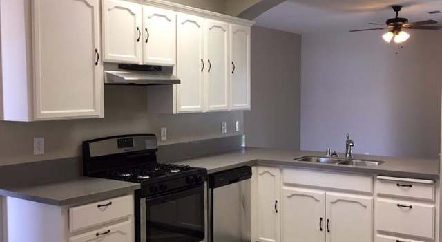 Photo of 1184 E Cinnamon Dr, Lemoore, CA 93245