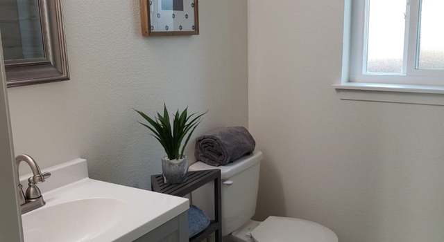 Photo of 1229 N Redington St, Hanford, CA 93230