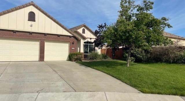 Photo of 1907 N Estate Ct, Hanford, CA 93230