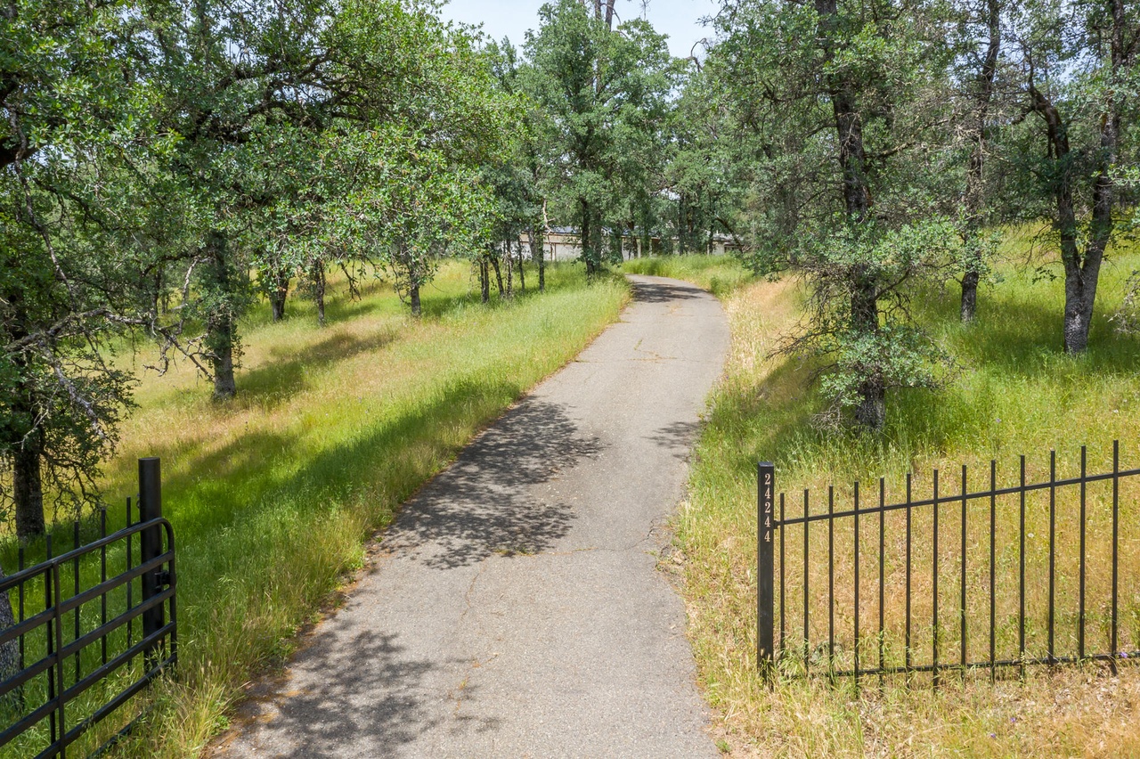24244 Shirley Dr Bella Vista CA 96008 MLS 21 2243 Redfin 24244-shirley-dr-bella-vista-ca-96008-mls-21-2243-redfin