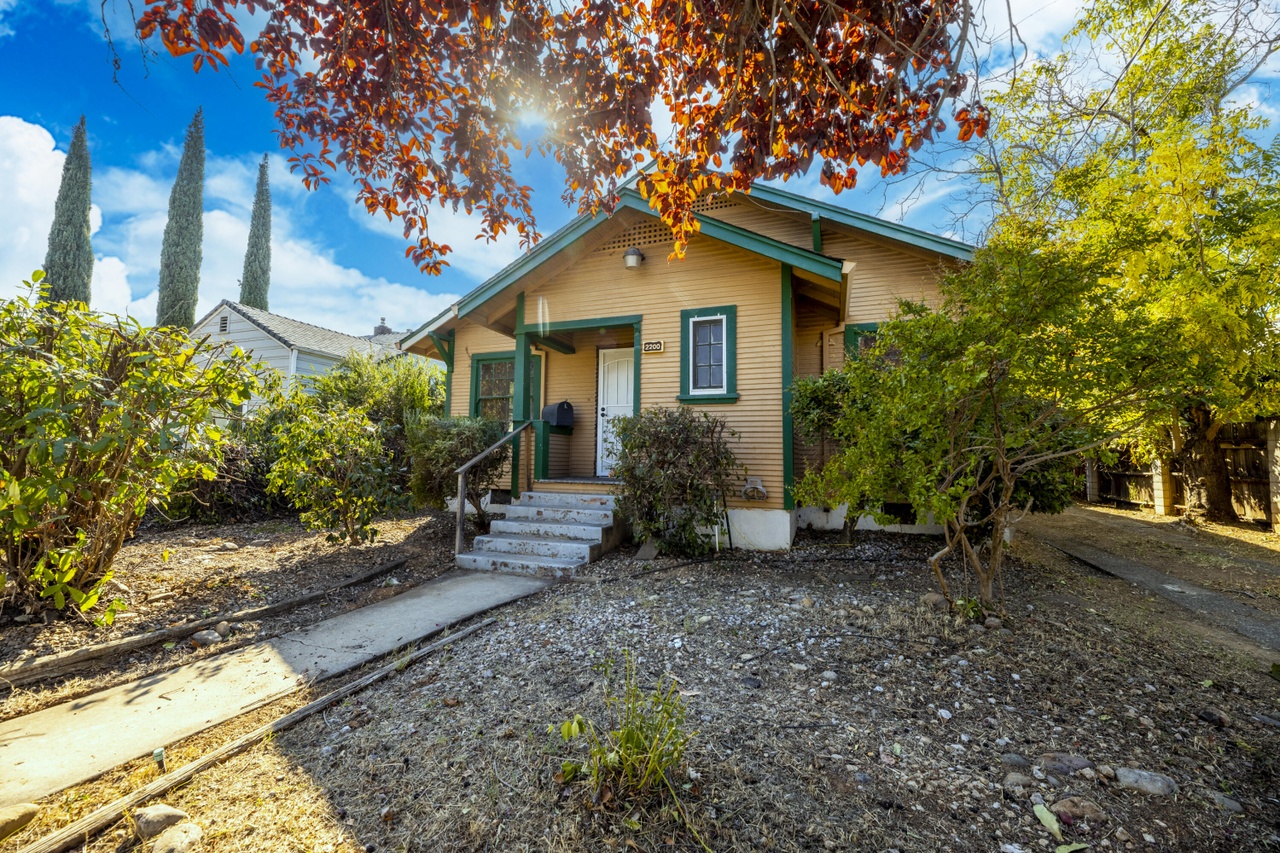 2200 Court St Redding CA 96001 MLS# 23 3328 Redfin 2200 Court St Redding CA 96001 MLS# 23 3328 Redfin