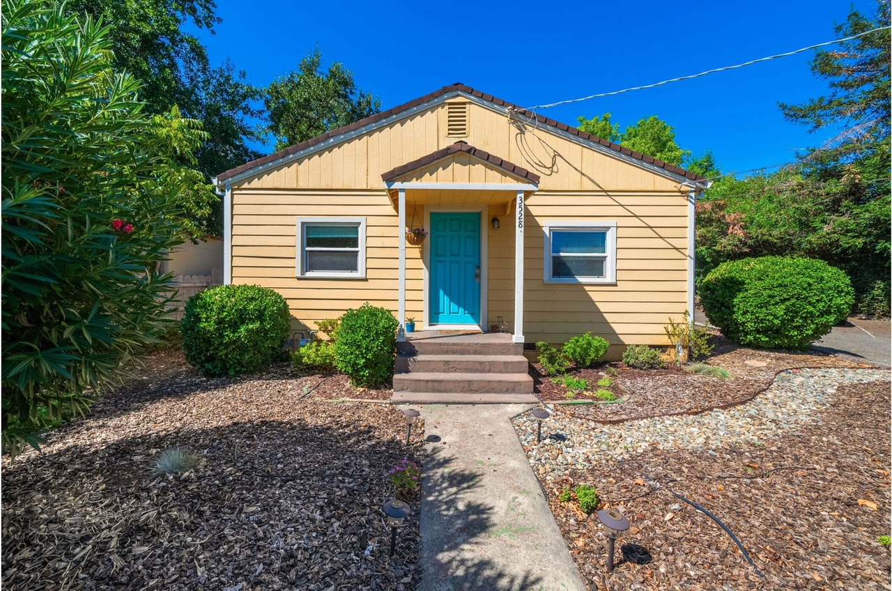 3528 Court St Redding CA 96001 Redfin 3528 Court St Redding CA 96001 Redfin