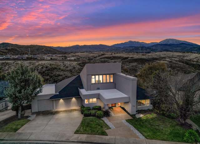 Property at 738 Sunriver Ln, Redding, CA 96001, 4 beds, 2.5 baths