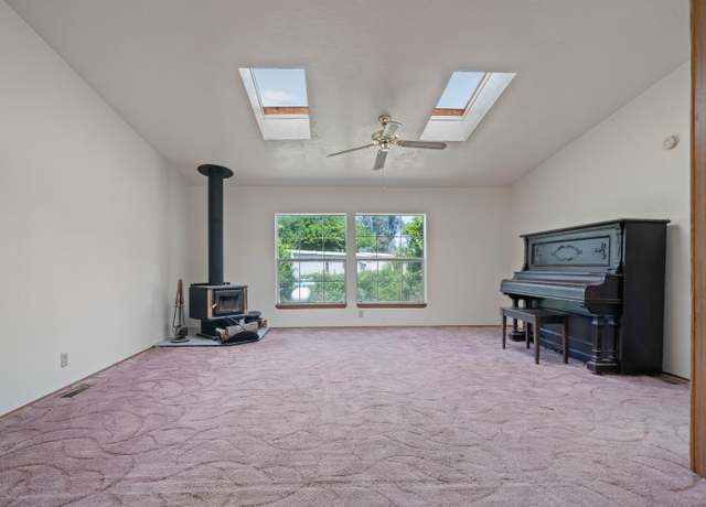 Property at 18518 Candy Ln, Redding, CA 96003, 3 beds, 2 baths
