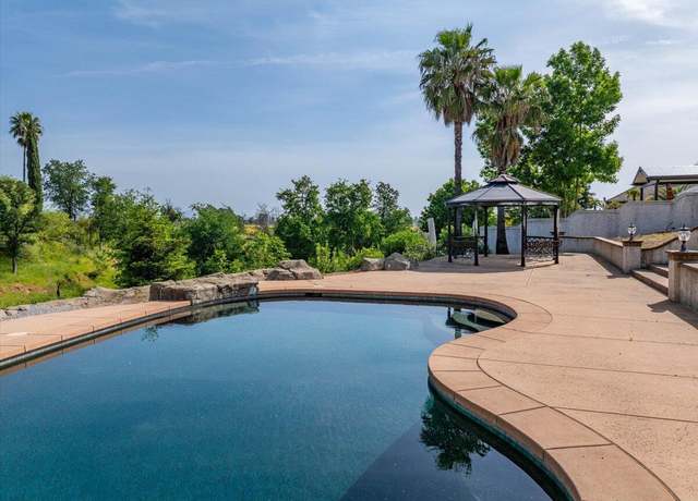 Property at 871 Santa Cruz Dr, Redding, CA 96003