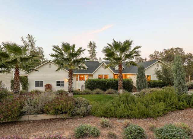 Property at 8101 Montgomery Cir, Redding, CA 96001, 4 beds, 2.5 baths