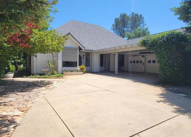 Property at 1575 St Andrews Dr, Redding, CA 96003, 3 beds, 2.5 baths