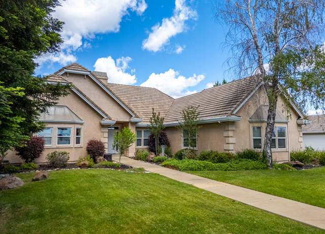 Property at 831 Santa Cruz Dr, Redding, CA 96003, 4 beds, 2.5 baths