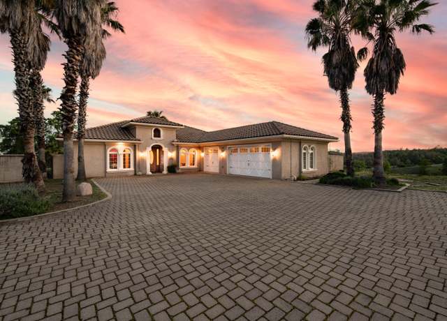 Property at 4684 Oak Glen Dr, Redding, CA 96001, 3 beds, 2 baths