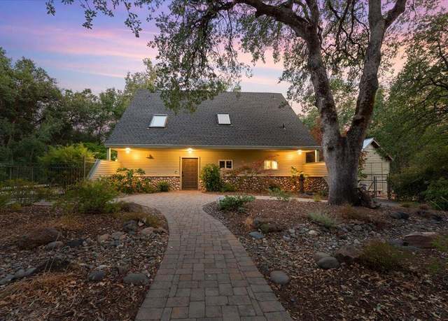 Property at 15745 Montgomery Ranch Rd, Redding, CA 96001, 4 beds, 3.5 baths