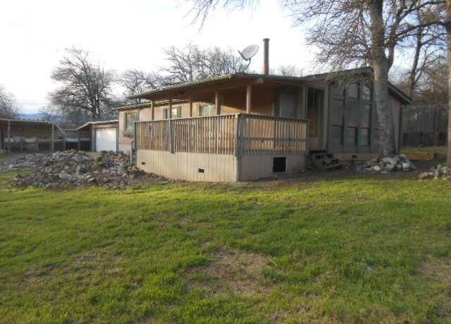 Property at 1090 Crooked Oak Ln, Redding, CA 96003, 2 beds, 2 baths