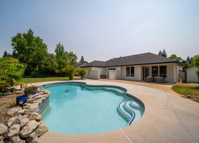 Property at 2724 Western Oak Dr, Redding, CA 96002, 3 beds, 2 baths