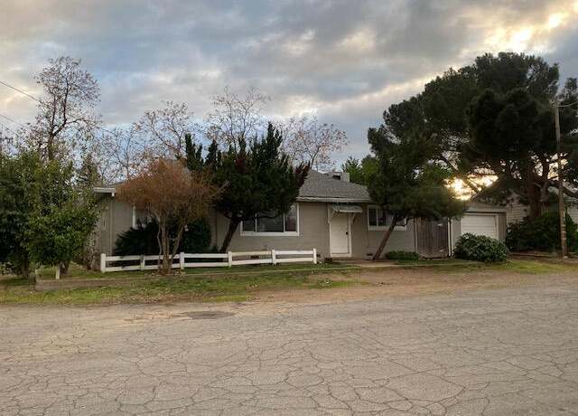 Property at 20933 Foster St, Cottonwood, CA 96022, 3 beds, 1 bath