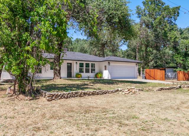 Property at 952 Branstetter Ln, Redding, CA 96001, 4 beds, 2.5 baths