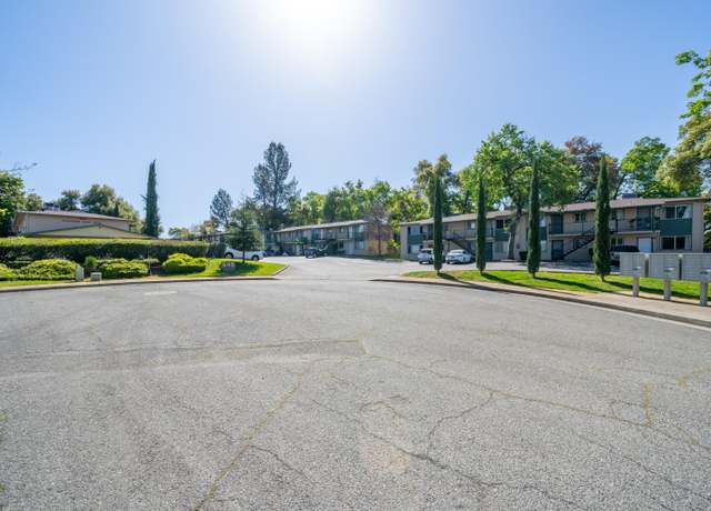 Property at 545 Wilshire Dr, Redding, CA 96002