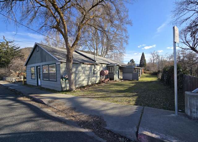Property at 123 Raymond St, Yreka, CA 96097, 3 beds, 2 baths