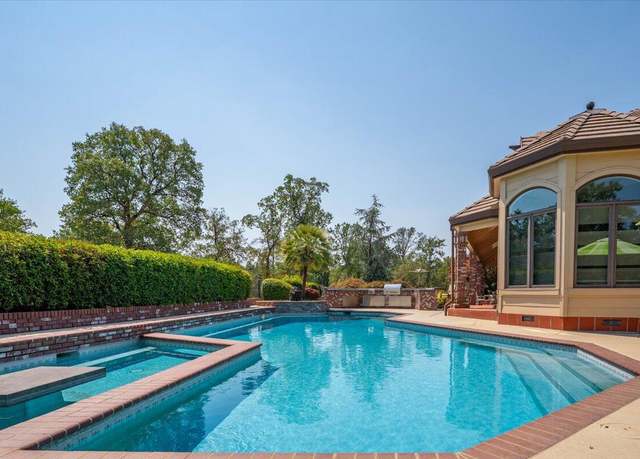 Property at 13201 Moody Creek Dr, Redding, CA 96003, 4 beds, 3.5 baths