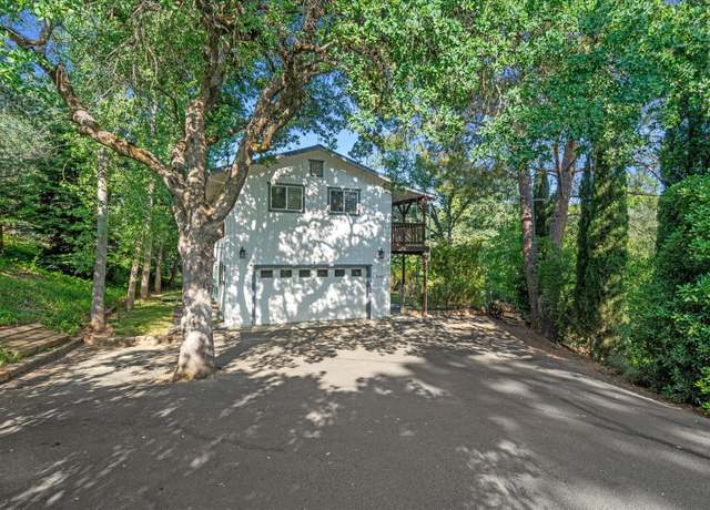 Property at 2190 Skyline Dr, Redding, CA 96001, 3 beds, 2.5 baths