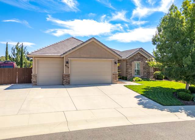Property at 875 Wind Cove Dr, Redding, CA 96001, 3 beds, 2.5 baths