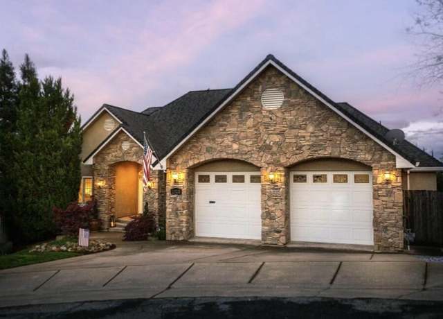 Property at 1025 Edgewater Ct, Redding, CA 96003, 4 beds, 3.5 baths