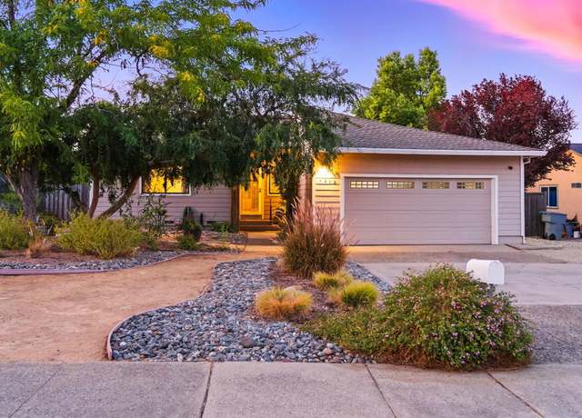 Property at 2812 Starlight Blvd, Redding, CA 96001, 4 beds, 3 baths