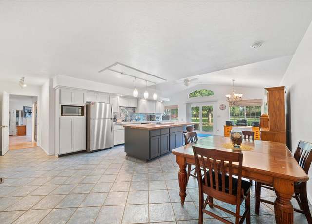 Property at 16943 Campo Calle, Redding, CA 96001, 3 beds, 3 baths