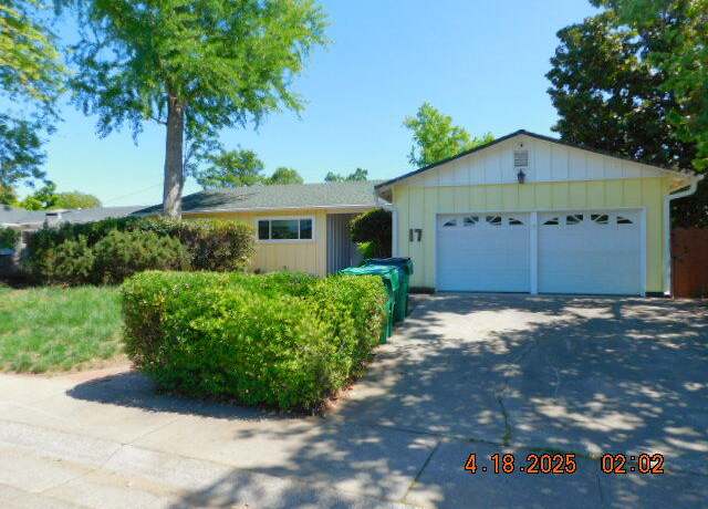Property at 17 Woodside Ln, Chico, CA 95926, 4 beds, 2 baths