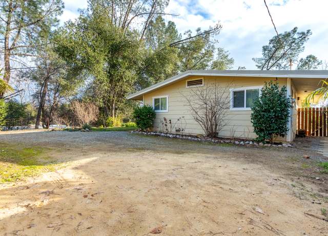Property at 17777 Irish Rd, Redding, CA 96003, 3 beds, 1 bath