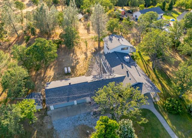 Property at 20038 Juanita Ln, Redding, CA 96003, 5 beds, 3 baths
