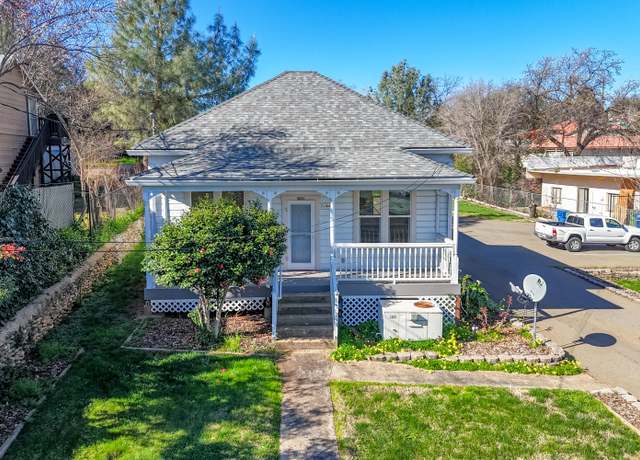 Property at 1144 Willis St, Redding, CA 96001, 3 beds, 1 bath