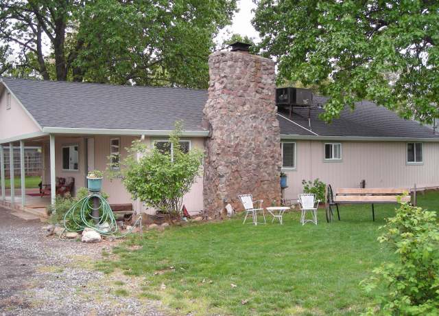 Property at 1315 Madewood Ln, Redding, CA 96002, 3 beds, 1 bath
