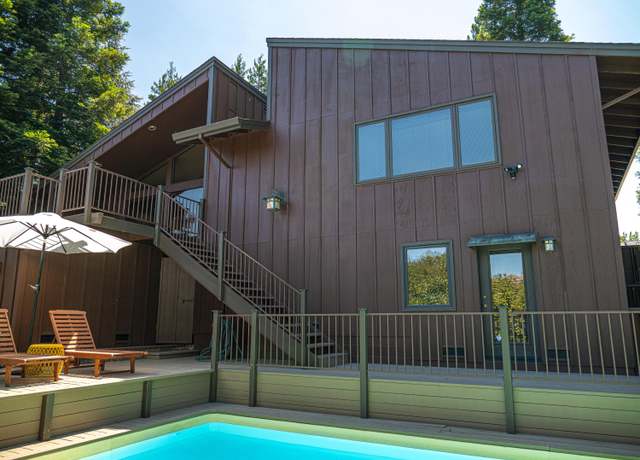 Property at 592 Royal Oaks Dr, Redding, CA 96001, 3 beds, 3 baths