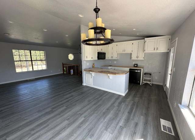 Property at 18633 Stallion Dr, Red Bluff, CA 96080, 3 beds, 1.5 baths