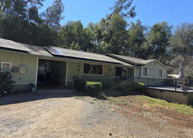 Property at 19481 Rambling Oak Dr, Redding, CA 96003, 3 beds, 2 baths