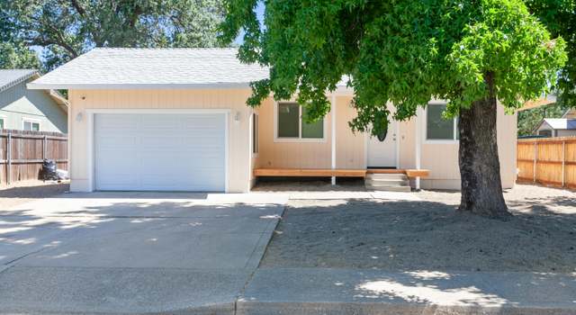 Photo of 2445 Toyon St, Anderson, CA 96007