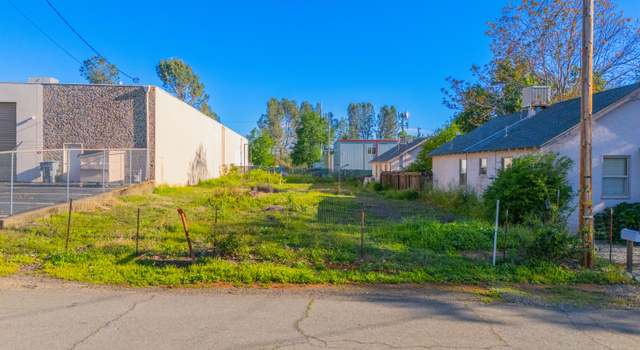 Photo of 1424 Spruce St, Redding, CA 96001
