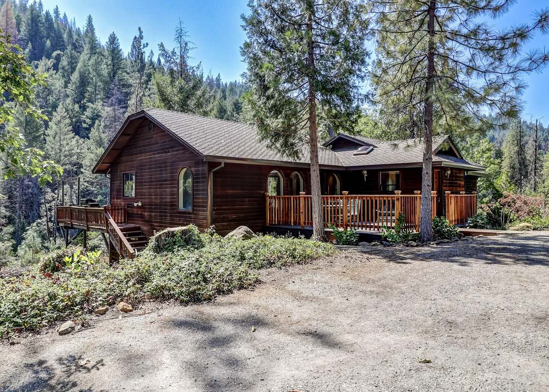 16491 Dog Creek Rd, Lakehead, CA 96051