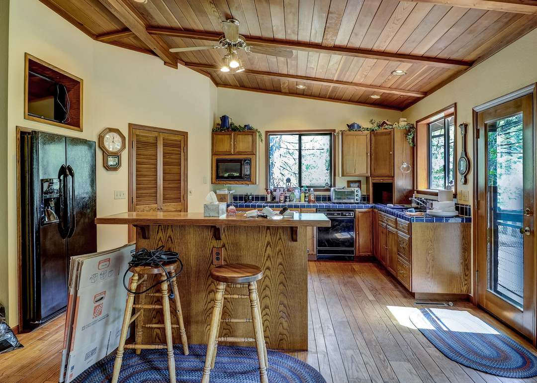16491 Dog Creek Rd, Lakehead, CA 96051