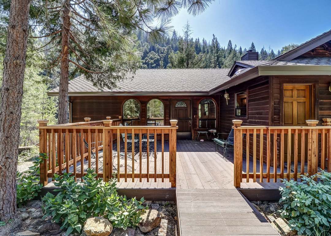 16491 Dog Creek Rd, Lakehead, CA 96051